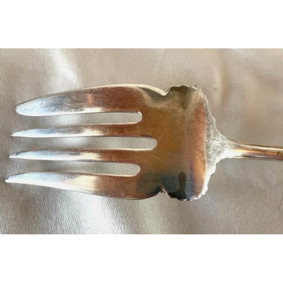 Antique 1898 Wm. A. Rogers “Carlton” Pattern Meat Fork – 8" Ornate Silverplate - Picture 6 of 8